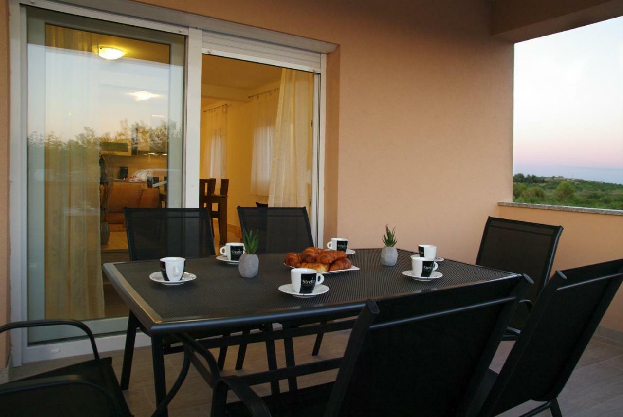 Holiday Home Luka Задар Экстерьер фото