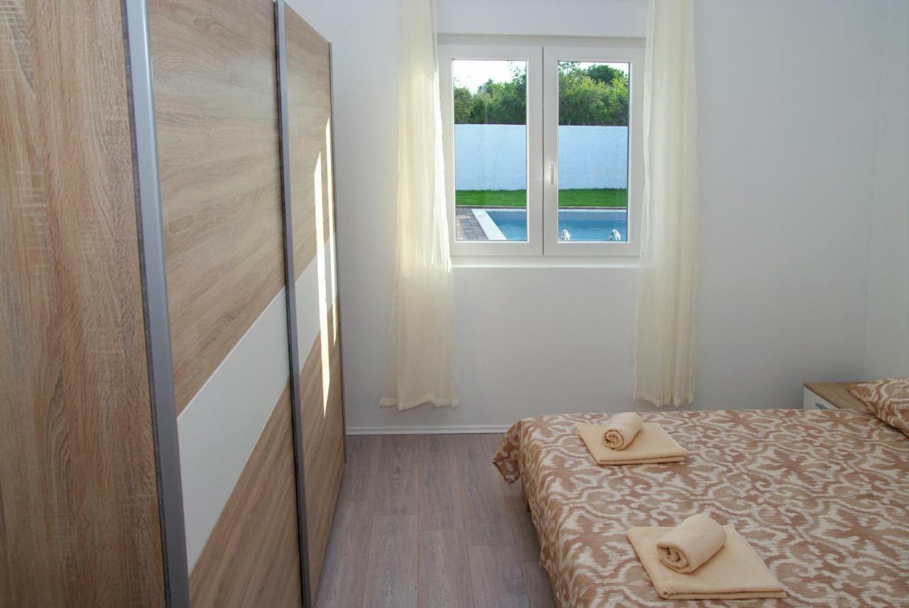 Holiday Home Luka Задар Экстерьер фото
