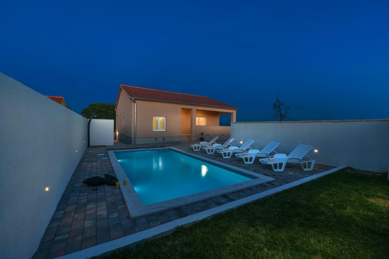 Holiday Home Luka Задар Экстерьер фото