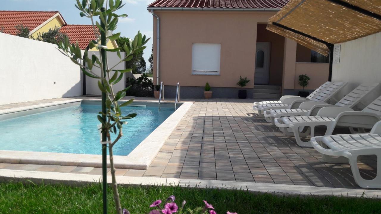 Holiday Home Luka Задар Экстерьер фото